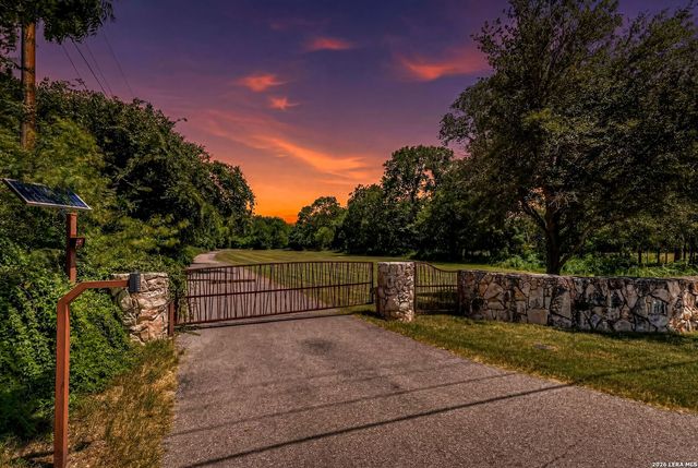 1324 Sleepy Hollow Ln, New Braunfels, TX 78130