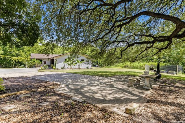 1324 Sleepy Hollow Ln, New Braunfels, TX 78130