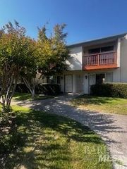 1073 Golf Course Dr, Rohnert Park, CA 94928