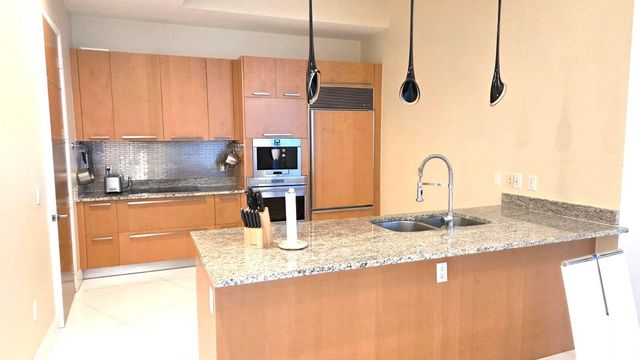 15811 COLLINS Avenue 3807, Sunny Isles Beach, FL 33160