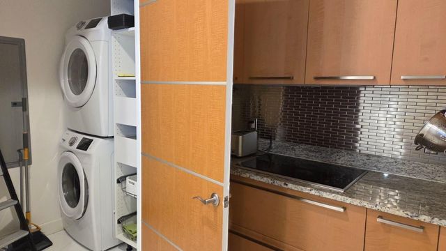 15811 COLLINS Avenue 3807, Sunny Isles Beach, FL 33160