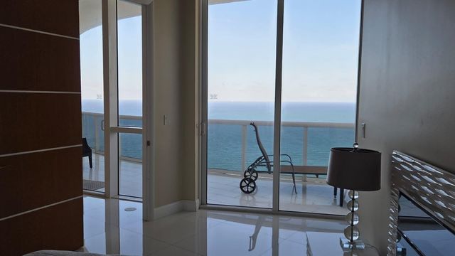 15811 COLLINS Avenue 3807, Sunny Isles Beach, FL 33160