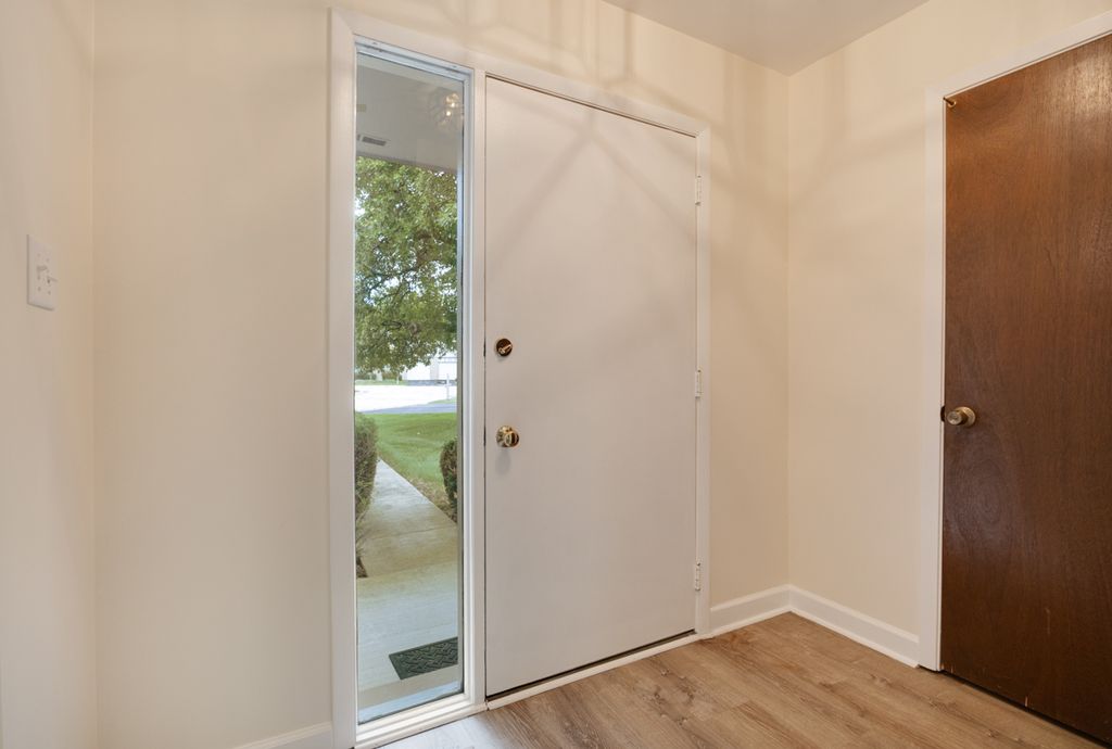 1525 Columbia Court, Elk Grove Village, IL 60007 — photo 2