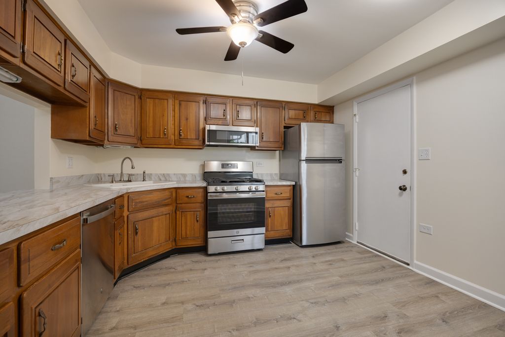 1525 Columbia Court, Elk Grove Village, IL 60007 — photo 3