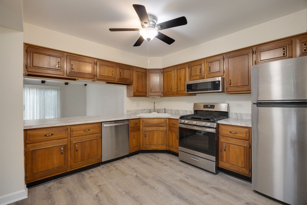 1525 Columbia Court, Elk Grove Village, IL 60007 — photo 4