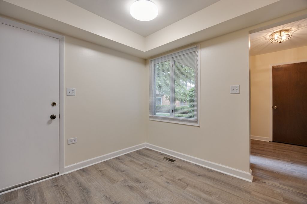 1525 Columbia Court, Elk Grove Village, IL 60007 — photo 5