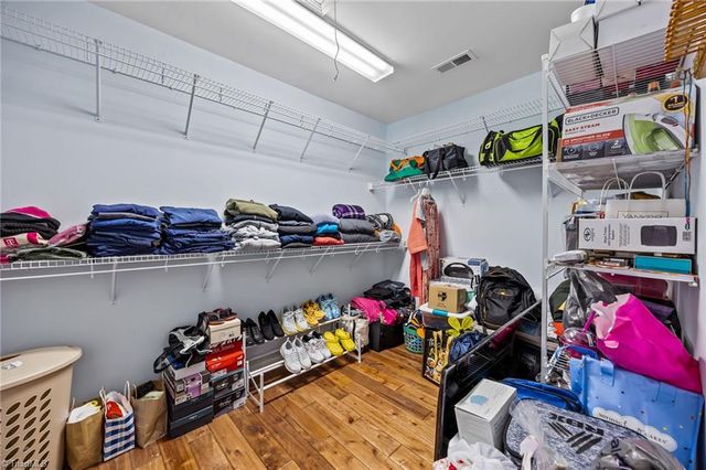 410 Beaumont Circle, Clemmons, NC 27012