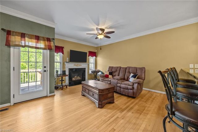 410 Beaumont Circle, Clemmons, NC 27012