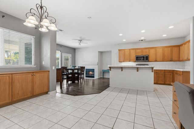 242 Greenhouse Way, Turlock, CA 95382