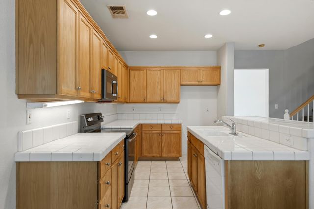 242 Greenhouse Way, Turlock, CA 95382