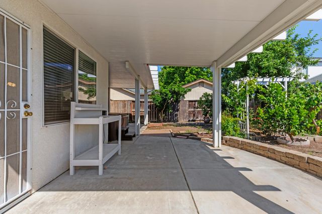 242 Greenhouse Way, Turlock, CA 95382