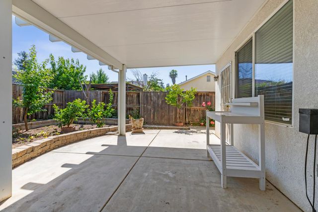 242 Greenhouse Way, Turlock, CA 95382