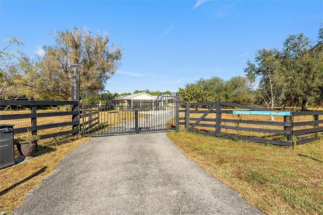 9851 Merle DR, North Fort Myers, FL 33917