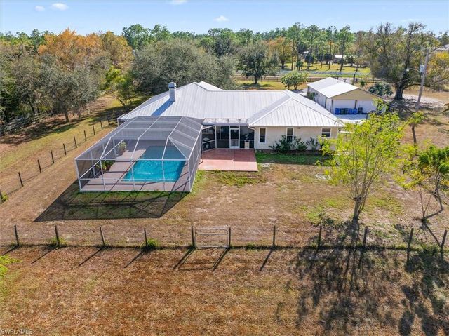 9851 Merle DR, North Fort Myers, FL 33917