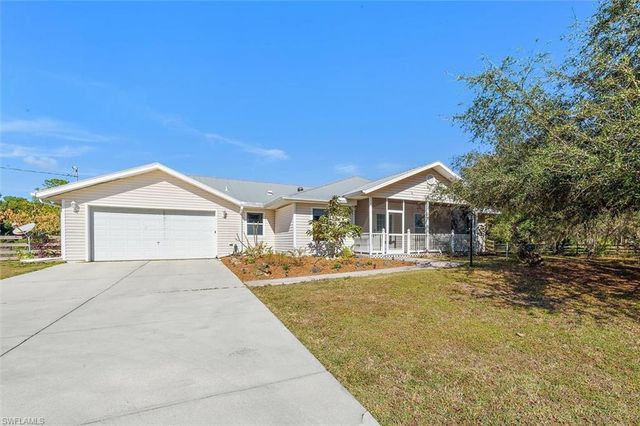 9851 Merle DR, North Fort Myers, FL 33917