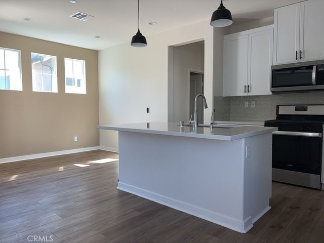 15992 Jaime Lane 8, Fontana, CA 92336