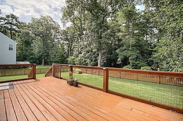 8236 Hawthorn DR, Hayes, VA 23072