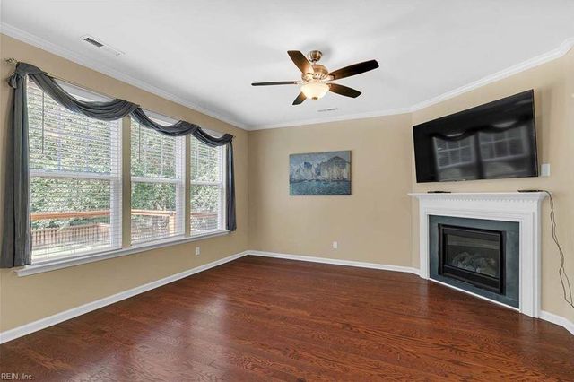 8236 Hawthorn DR, Hayes, VA 23072