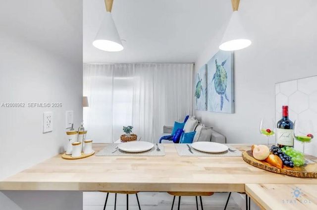 7326 Collins Ave 201, Miami Beach, FL 33141