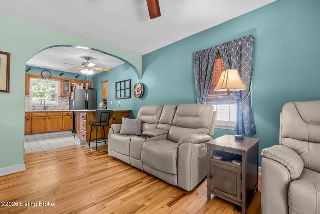 11701 Kings Ln, Louisville, KY 40243