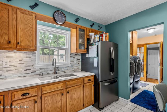 11701 Kings Ln, Louisville, KY 40243