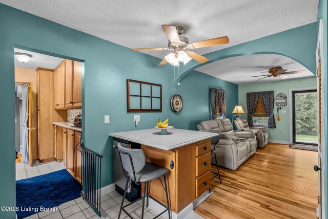 11701 Kings Ln, Louisville, KY 40243