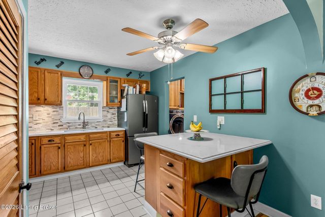11701 Kings Ln, Louisville, KY 40243