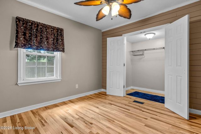 11701 Kings Ln, Louisville, KY 40243