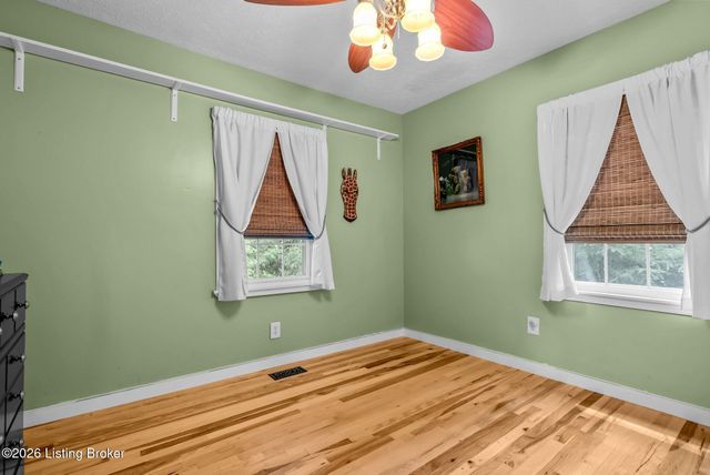 11701 Kings Ln, Louisville, KY 40243