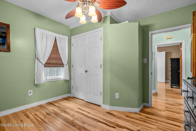 11701 Kings Ln, Louisville, KY 40243