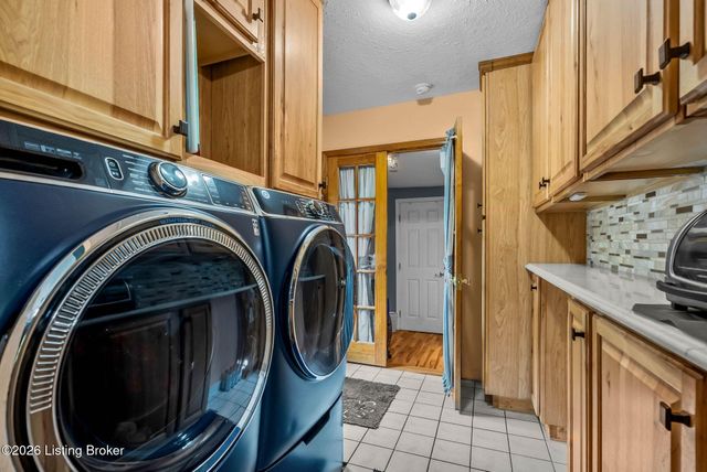 11701 Kings Ln, Louisville, KY 40243
