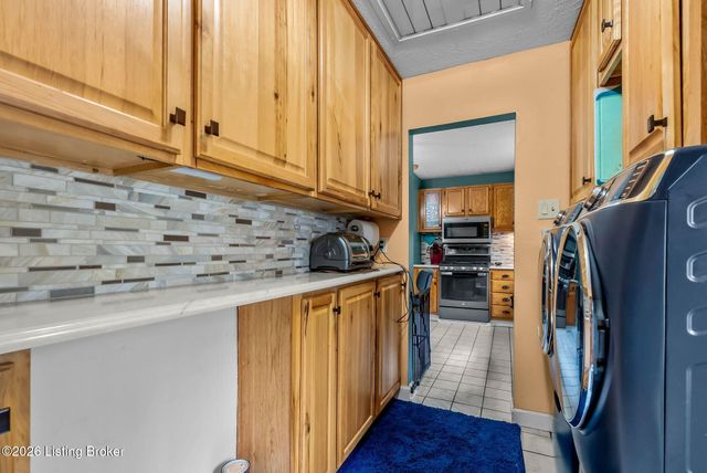 11701 Kings Ln, Louisville, KY 40243