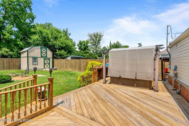 11701 Kings Ln, Louisville, KY 40243