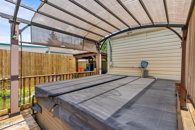 11701 Kings Ln, Louisville, KY 40243