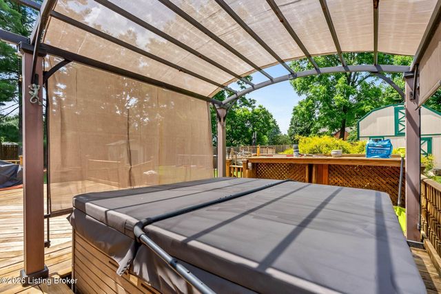 11701 Kings Ln, Louisville, KY 40243