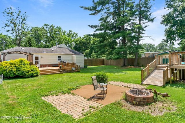 11701 Kings Ln, Louisville, KY 40243