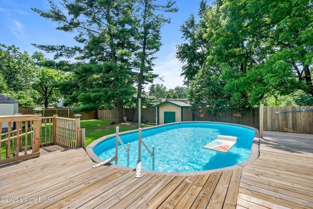 11701 Kings Ln, Louisville, KY 40243