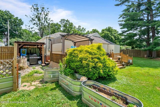 11701 Kings Ln, Louisville, KY 40243