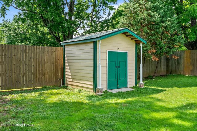 11701 Kings Ln, Louisville, KY 40243