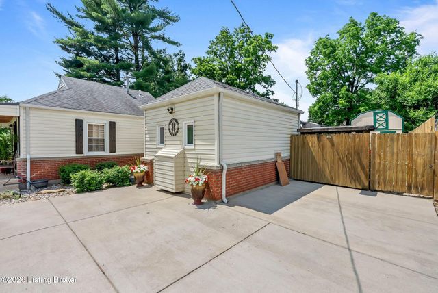 11701 Kings Ln, Louisville, KY 40243