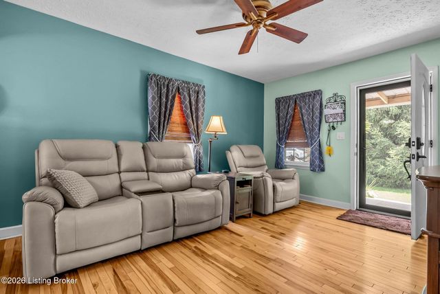 11701 Kings Ln, Louisville, KY 40243