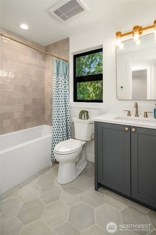 12414 NE 72nd Street, Kirkland, WA 98033