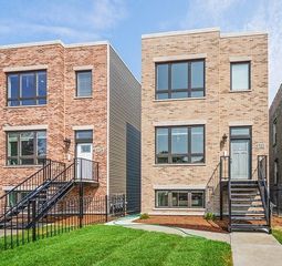 607 N Central Avenue 1, Chicago, IL 60644