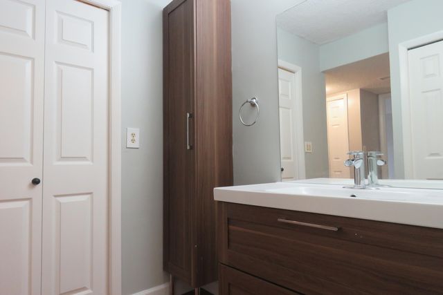 193 Lakeview Drive 205, Weston, FL 33326