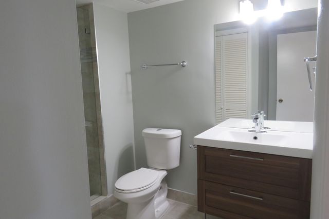 193 Lakeview Drive 205, Weston, FL 33326