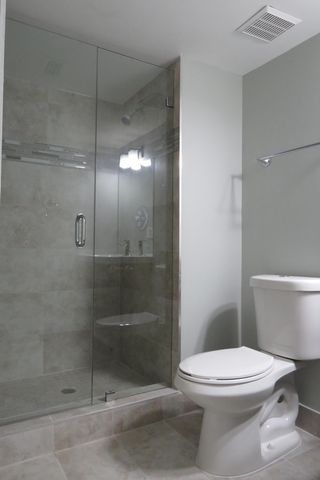 193 Lakeview Drive 205, Weston, FL 33326