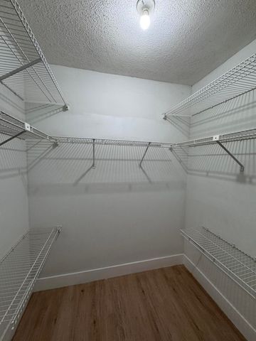 193 Lakeview Drive 205, Weston, FL 33326