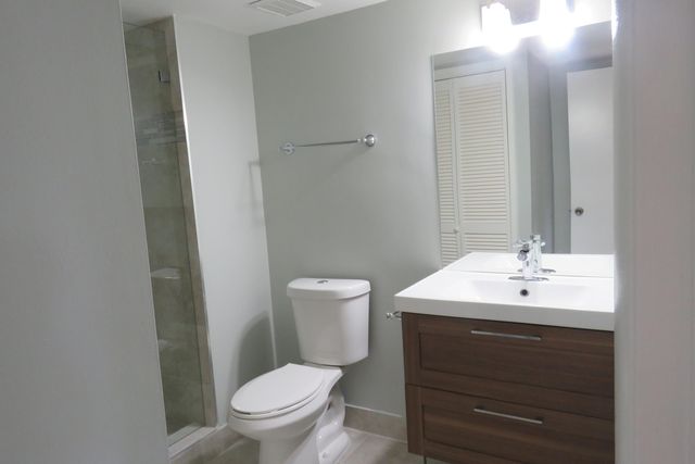 193 Lakeview Drive 205, Weston, FL 33326