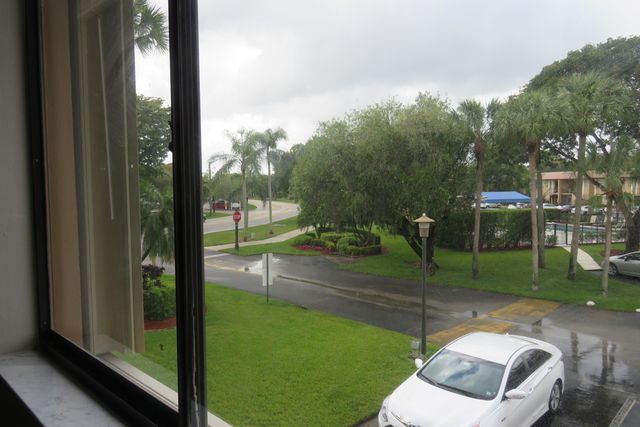 193 Lakeview Drive 205, Weston, FL 33326