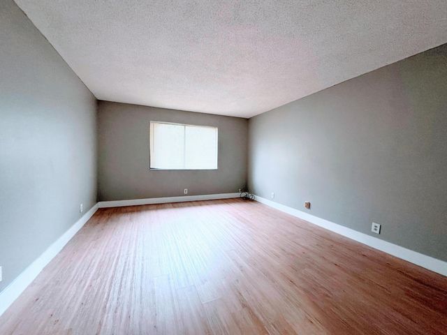 193 Lakeview Drive 205, Weston, FL 33326